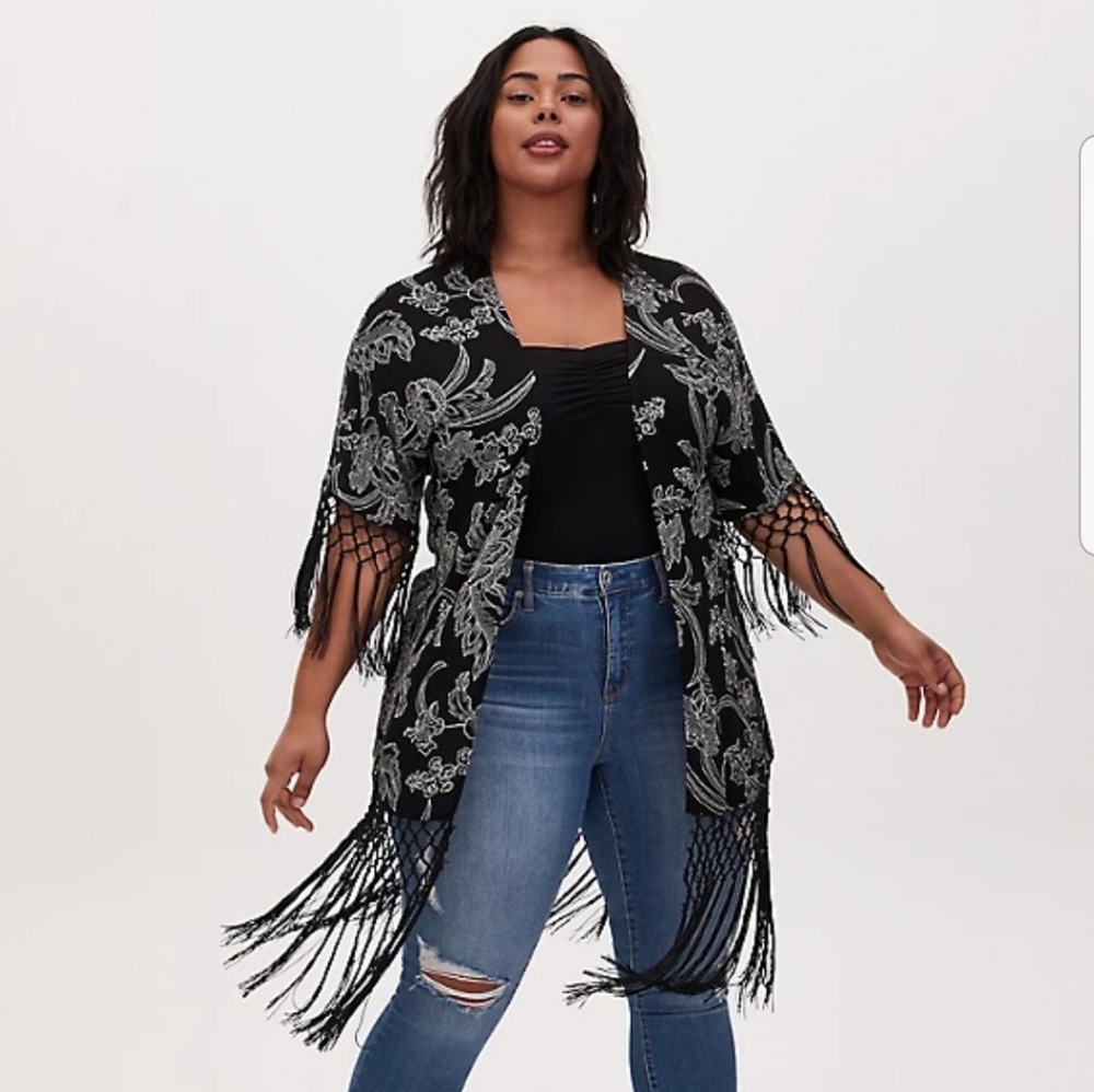 Torrid* Black & White Floral Crepe Fringe Kimono
